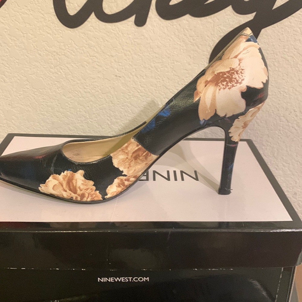Floral Nine West Heels Size :8